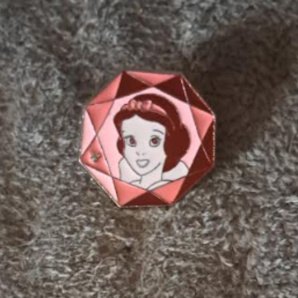 EUC Disney Princess Snow White Jewel Tone Hidden Mickey Pin